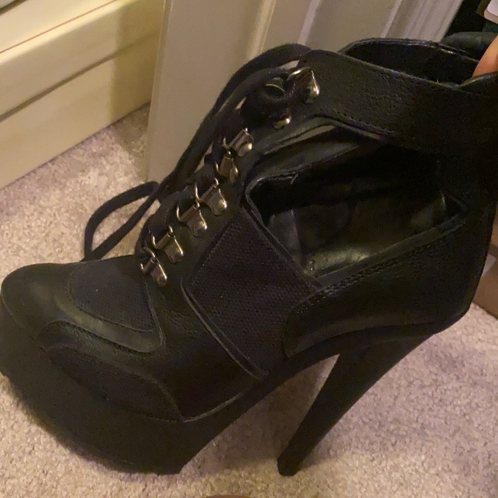 Rihanna high platform boot very comfortable
